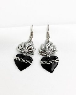 Aretes de corazón y espinas
