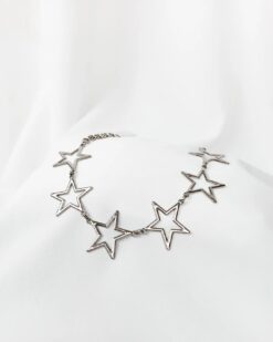 Collar metálico de estrellas