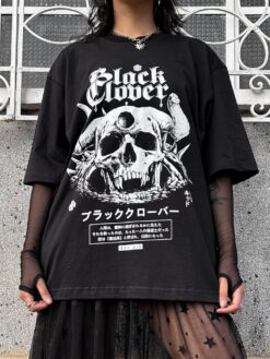 Camiseta oversize black clover