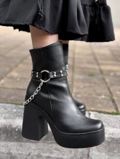 Botas bratz con cadena